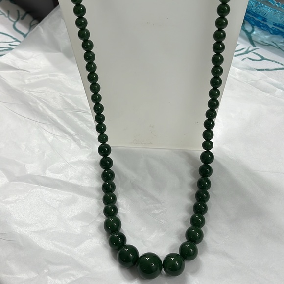 My Green Period:Two Well-Balanced Strands of Vintage Beads - Picture 11 of 12